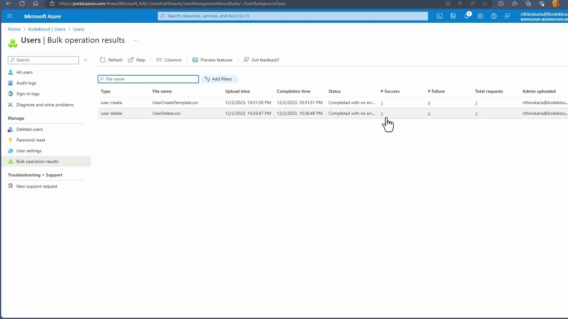The image shows the "Bulk operation results" page in Microsoft Azure, displaying the status of user creation and deletion operations, both completed successfully without errors.
